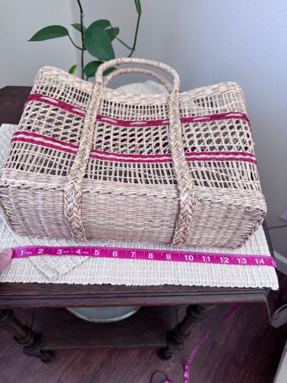 Open Weave tote bag with red accents - Picture 4 of 6
